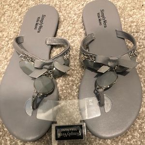 BNWT VERA WANG FLATS size 5/6